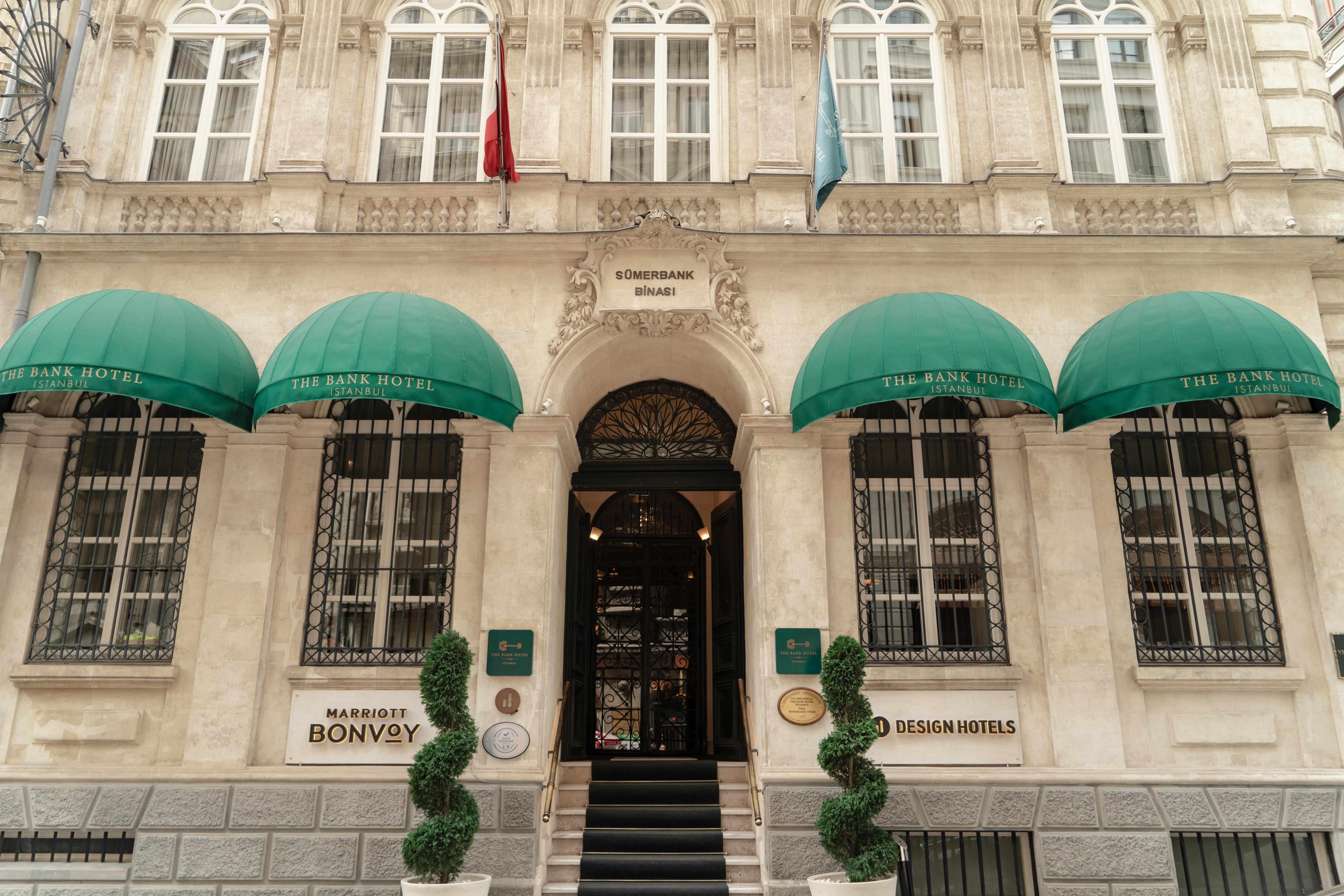 The bank hotel. The Bank Hotel Istanbul. Cronton Design Hotel Стамбул. The House Hotel Karakoy Istanbul. Отели в Стамбуле в ориентальном стиле.